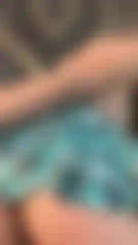 In posizione pecorina, la mia figa rosa e bagnata ti invita a penetrarla fino in fondo ðð. Lasciati trasportare dai miei gemiti e senti come ti stringo ad ogni movimento ðð.