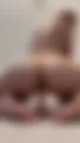 Pronta a farti guardare il mio culo rimbalzare solo per te ððð. Ogni movimento è pensato per spingerti al limite, farti perdere il controllo finché non ne puoi più. Guarda come ti provoco ad ogni rimbalzo, facendoti esplodere di puro piacere ðð.