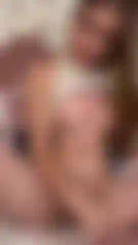 Ogni tua spinta nella mia figa bagnata mi fa volere di più🍑🍑🍑la mia figa brucia, è bagnata e pronta ad esplodere insieme🍆💦🍑.