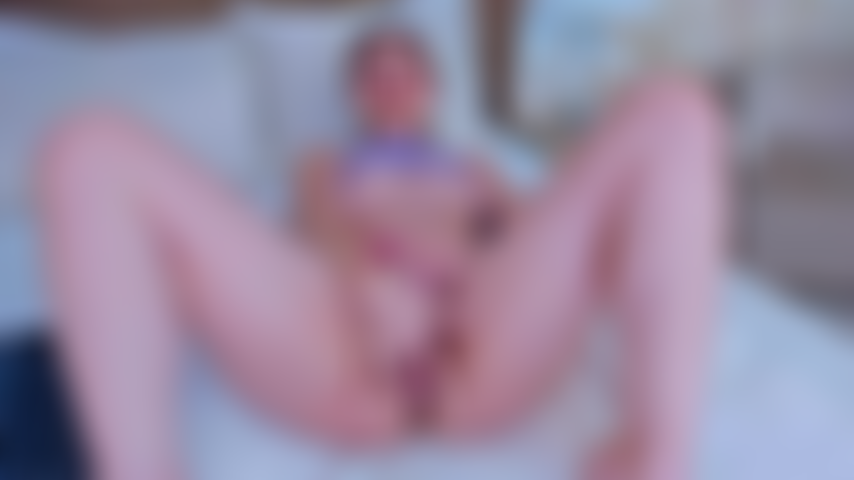 Queste vibrazioni mi bagnano la figa solo per te, non riesco a smettere di contorcermi, ogni vibrazione mi manda un'ondata di piacere che mi fa bagnare e mi fa desiderare di più di te.