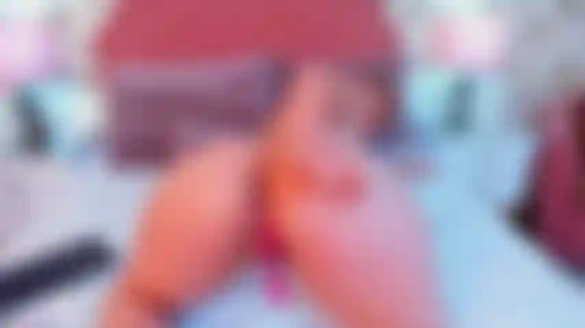 Il mio culo caldo e bagnato è aperto a pecorina, pronto per essere succhiato finché non diventa ancora più bagnato e poi scopato con il tuo cazzo duro, frusta il mio culo mentre mi penetri.