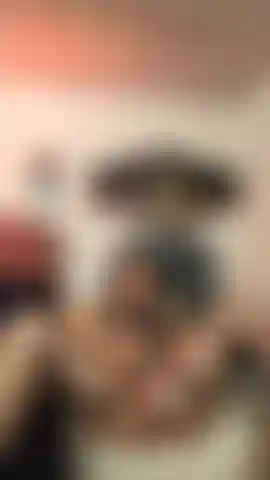 La mia figa brucia per i tuoi getti.