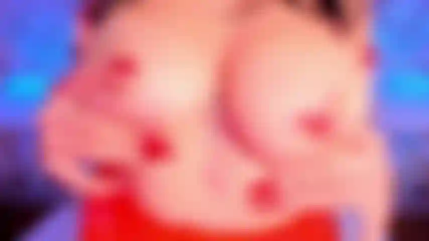 Senti il ​​mio seno quanto sono bagnata? Questo è tutto per te.