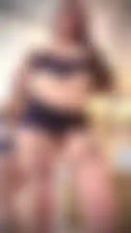 Il mio culo stretto è rotto da un vibratore di vetro.