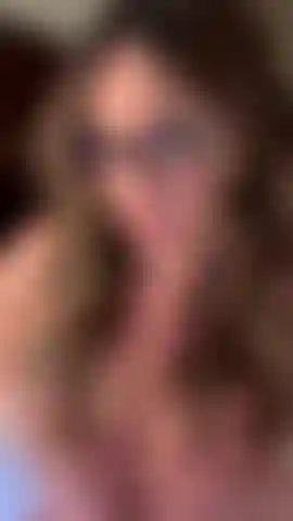 Vuoi vedere le mie tette?! Parlo sporco, in topless, non nuda.