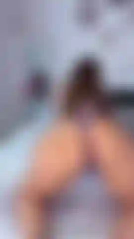 Voglio cavalcare il tuo cazzo.