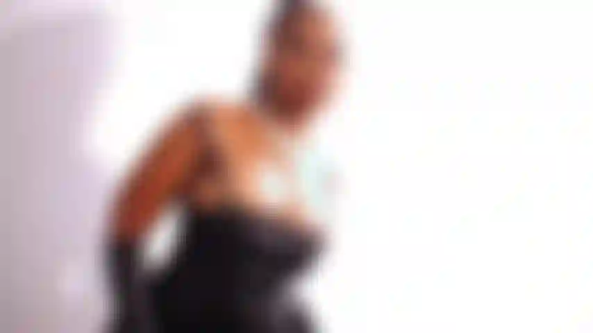 Una ragazza cattiva in lattice (orrori).