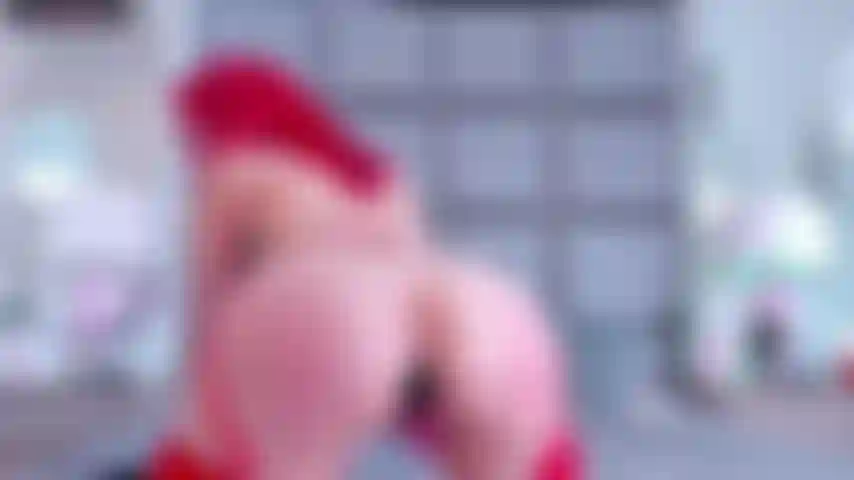 Con un grande spettacolo anale spalancato.