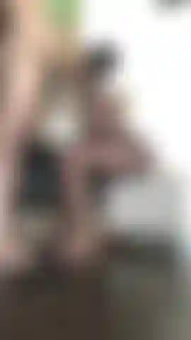 Sessione di succhiare con sperma sulle tette.