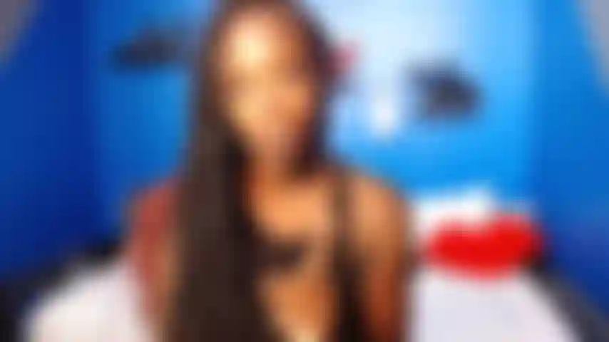 Nude mukbang: hamburger baby!