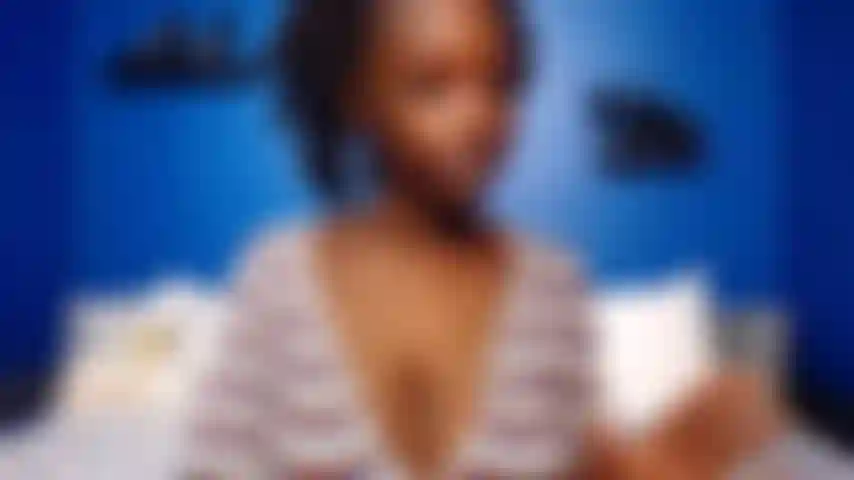 Sproloquio in topless: sandali ugg neri.