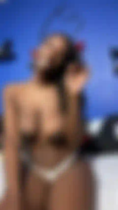 Succhiami le dita dei piedi verdi.