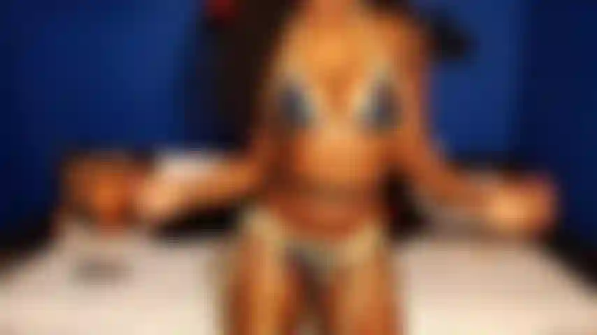 Spogliati del bikini del cuore.