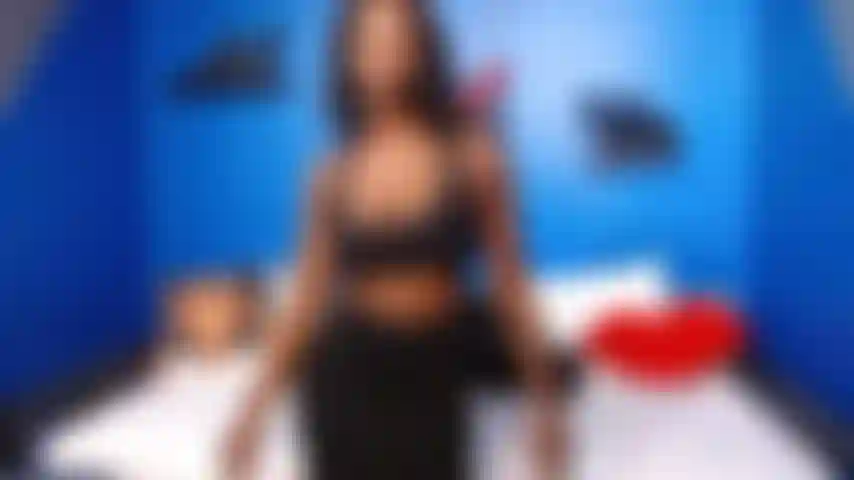 Agitando il culo nudo stuzzicando.