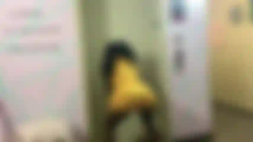 Sto twerkando vicino all'ascensore.