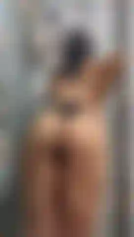 Unisciti a me nella doccia, so che lo vuoi.