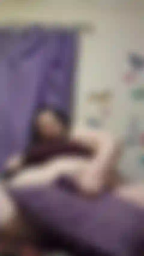 I tuoi capelli/testa sono il mio cuscino viola.