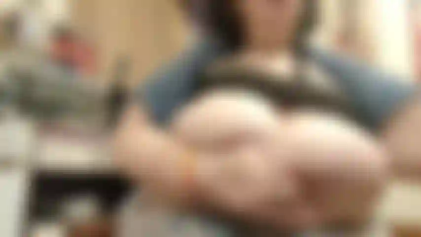 Fottuta tetta con il mattarello.