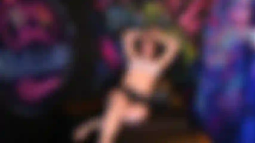 Figlia adottiva nerd seduce il patrigno - un video di gioco di ruolo piccante con succhiamento di dildo, scopata con dildo e seduzione.