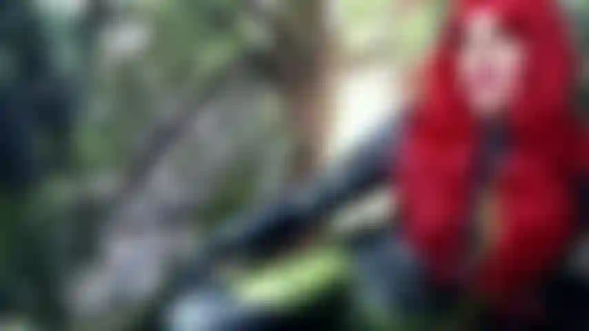 Poison ivy joi: sei stata catturata e per essere liberata devi seguire le sue istruzioni per segarsi. Alla fine implora il tuo sperma in bocca e sul viso.