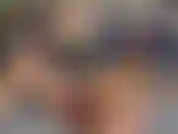 Giaccio a letto nuda solo con un paio di occhiali sexy con montatura nera. Scivolo nella mia atmosfera da coniglio viola con la grande testa bulbosa. Mi piace la sensazione di distendermi. Ho raggiunto un orgasmo intenso.