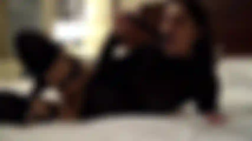 Seducente masturbazione gotica.