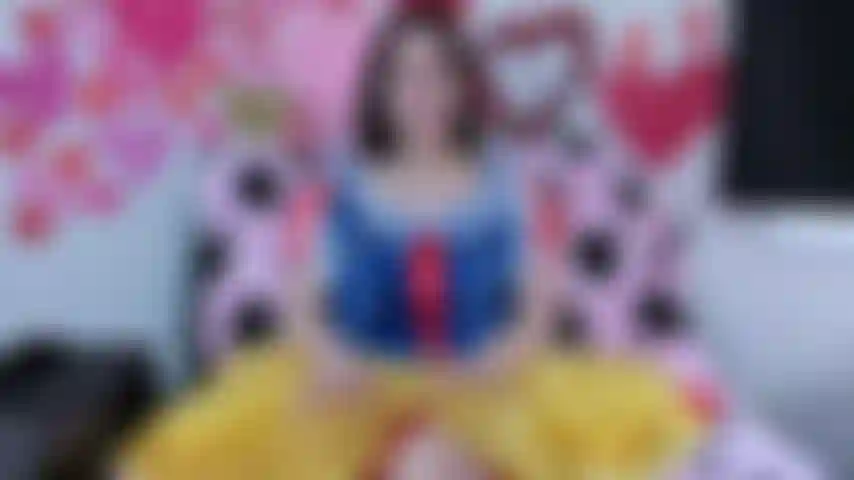 Gioco di ruolo di resa dell'impregnazione di biancaneve! Tu, generale dell'esercito, sei arrivato nella mia stanza. Per restare al potere ho bisogno di un erede. Alla fine scopo con un vibratore bollente e una figa cremosa.