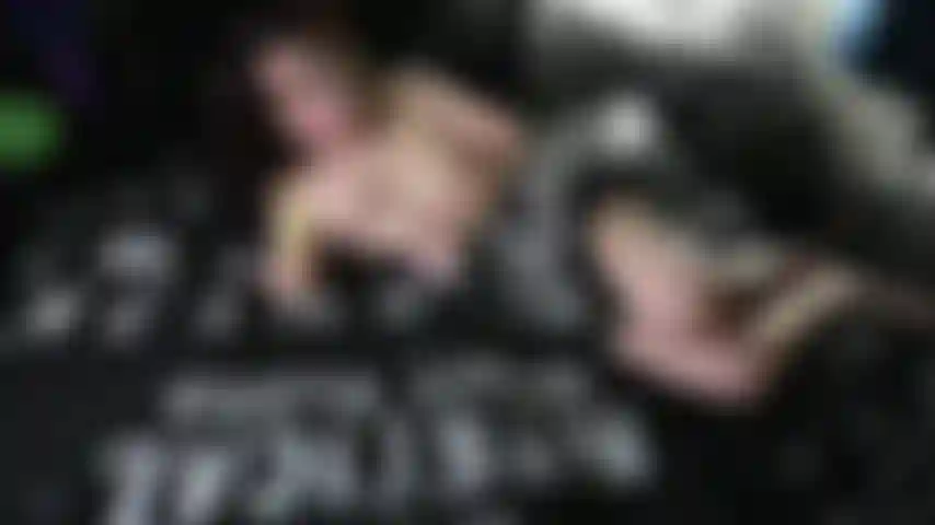 La masturbazione con l'atmosfera di skeleton ali.