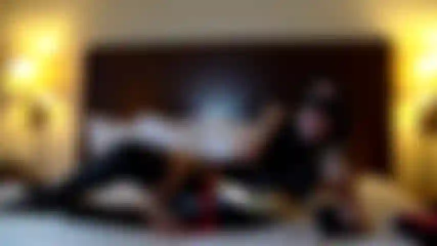 La signora marvel si diverte con la masturbazione con la bacchetta.