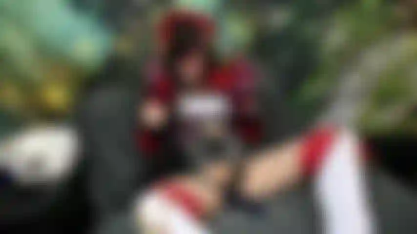 Genshin ha un orgasmo bondage color ambra con la bacchetta.