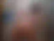 Scena di una doccia insaponata e arrapata! Ho il corpo bagnato tutto insaponato. Poi mi sciacquo il corpo, sentendo il mio corpo liscio, pulito e bagnato. Non posso fare a meno di massaggiarmi il clitoride e pizzicare i capezzoli. Poi mi sditalino la figa fino all'orgasmo.