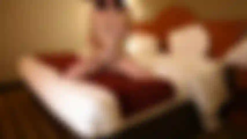 Faccio strip tease e squirting multipli intensi.