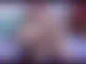 Lo vuoi così tanto cattivo ragazzo; i miei lucidi tacchi neri e le mie gambe bianche ti rendono schiava in un potente incanto. Se mi dimostri quanto sei brava ad adorarmi, forse questa volta raggiungerai la tua ricompensa.