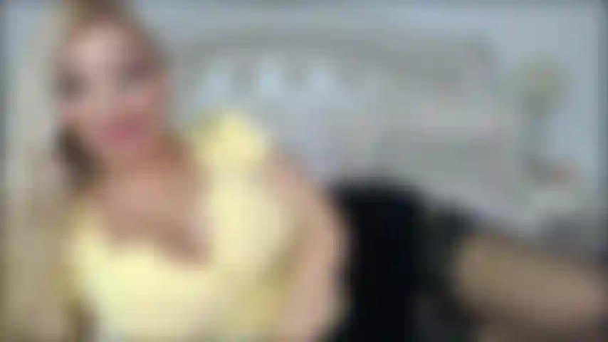 Il mio corpo e il mio viso ti affascinano e ti chiamano. Ma quando vedi i miei piedi perfetti, tremi di desiderio. Sacrificherai tutto ciò che hai per far durare il piacere.