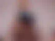 Sei ipnotizzato. Ti arrendi completamente. Vuoi darmi tutto. Offri il tuo portafoglio, il tuo culo e la tua bocca. Il tuo più grande piacere è essere usato da me, la tua perfetta dea del sesso.