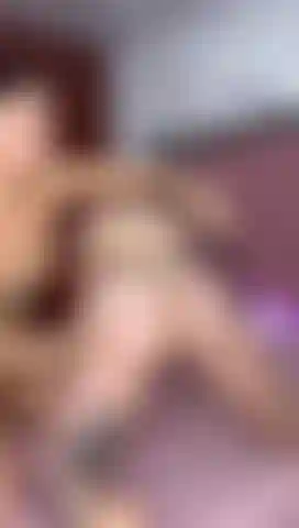 Punisco la mia ragazza per essere stata infedele, la sua figa ha lo sperma di un uomo 😈.