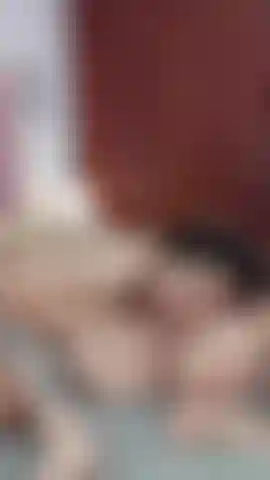 Esploriamo la bellezza della nostra intimità, dando priorità al piacere reciproco e alla tenerezza che ci unisce.