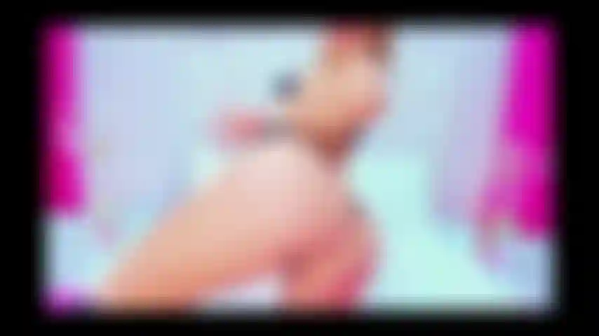 Mi tolgo le mutandine e tu mi fotti.