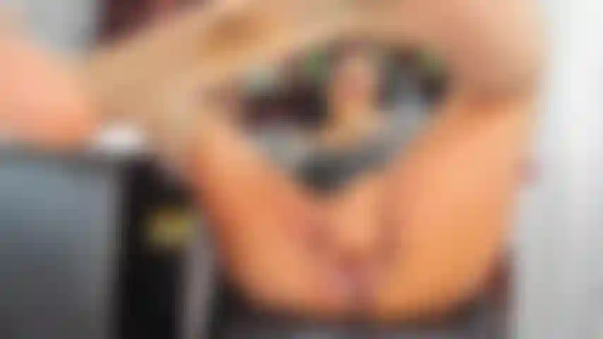 Guarda la mia vagina bagnata per te.