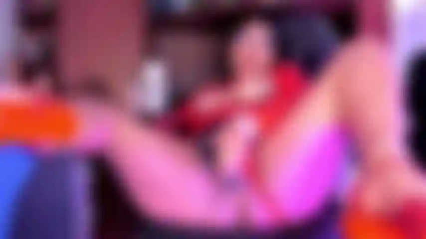 La mia figa vibra dentro e fuori.