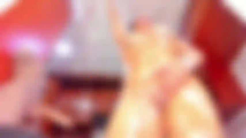 Olio su tutto il mio corpo maturo.