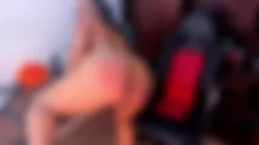 Faccio twerking e sculaccio il culo.