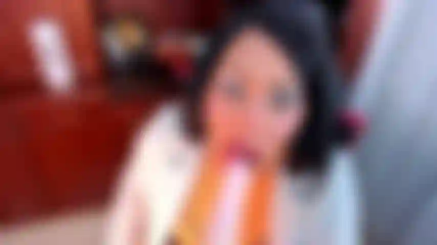 Faccio un pompino in ufficio.