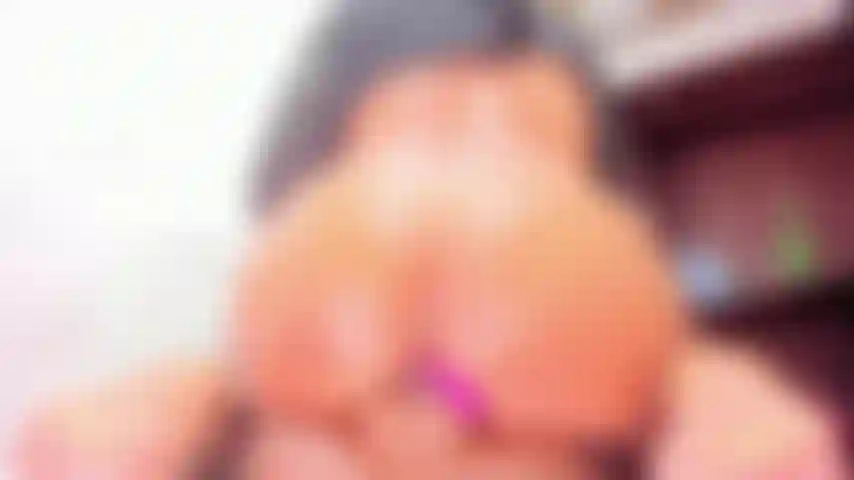 Con una visuale ampia che sale sul torso.