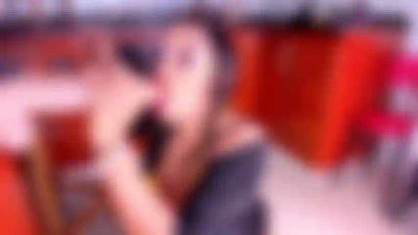 Mi piace avere il tuo grosso cazzo dentro la mia bocca e aspetto il tuo latte.