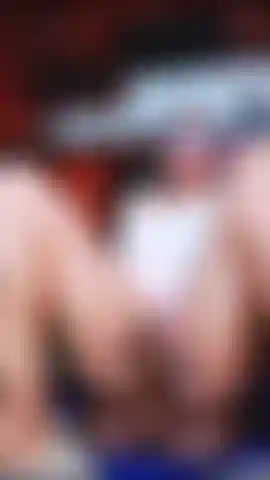 Adoro cavalcare il dildo in cucina.