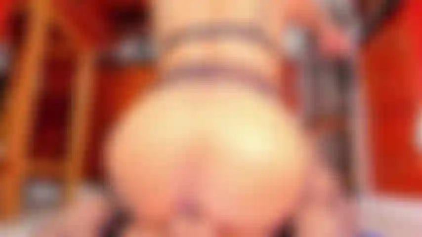 Goditi il ​​mio ornamento nel culo mentre scopi il mio dildo.