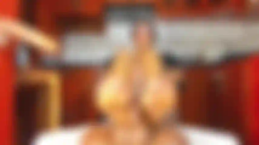 Masturbazione con i piedi.