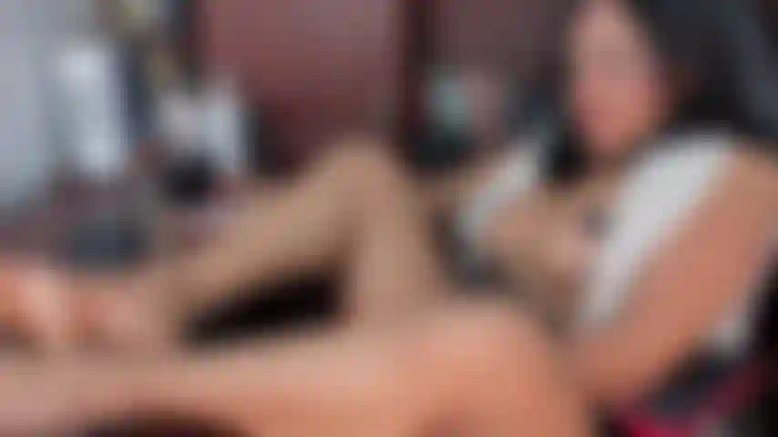 Masturbo con i piedi.