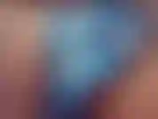 Tempo di gioco con le mutandine di raso scivoloso - questo video *sicuramente* richiede che tu ti tolga i pantaloni e ti masturbi con me. Dedicata a tutte le amanti del raso. Ci sono un sacco di prese in giro prima della parte del cumming.